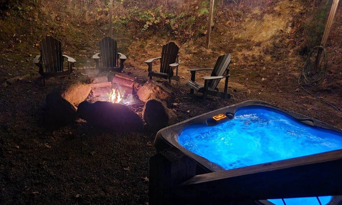 Whittier Cabin | Hot Tub! Dog friendly w/View. Near WCU, Casino