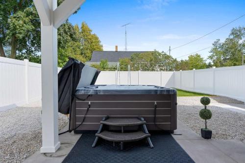 Two Rivers House | Hot Tub Fire Pit Point Beach & Neshotah Beach