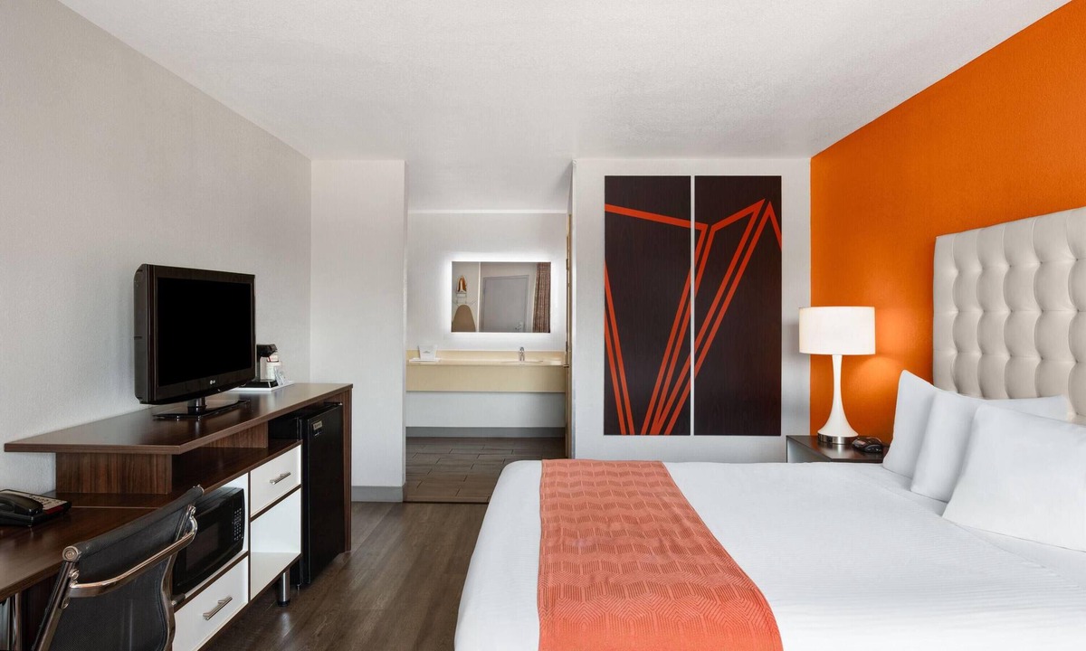 Ceres Hotel | Howard Johnson by Wyndham Modesto Ceres