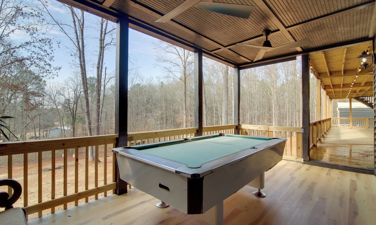 Banks County House | Huge 3-Unit Commerce Estate Near ATL Dragway!