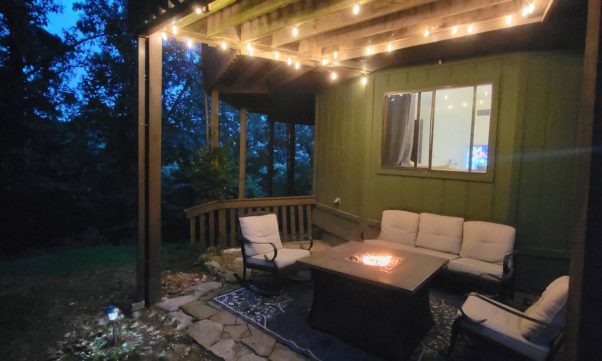 Saddlebrooke House | Incredible Private & Secluded 3-bedroom house in Ozark 40 mins to Branson & SPGF