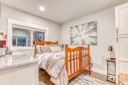 Welches Apartment | Inviting studio with kitchenette & scenic forest setting