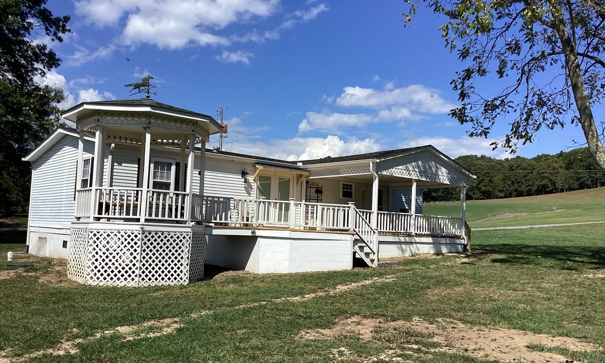 Covington House | joins the hiking and biking trail. Walk to the river to fish, kayak or relax.