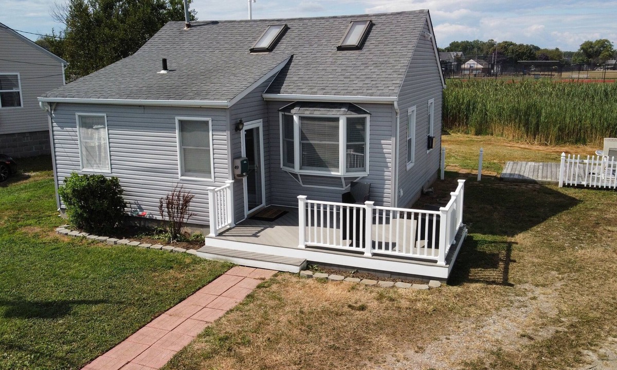 Patchogue House | Joyful Beach House, viewing The Great South Bay