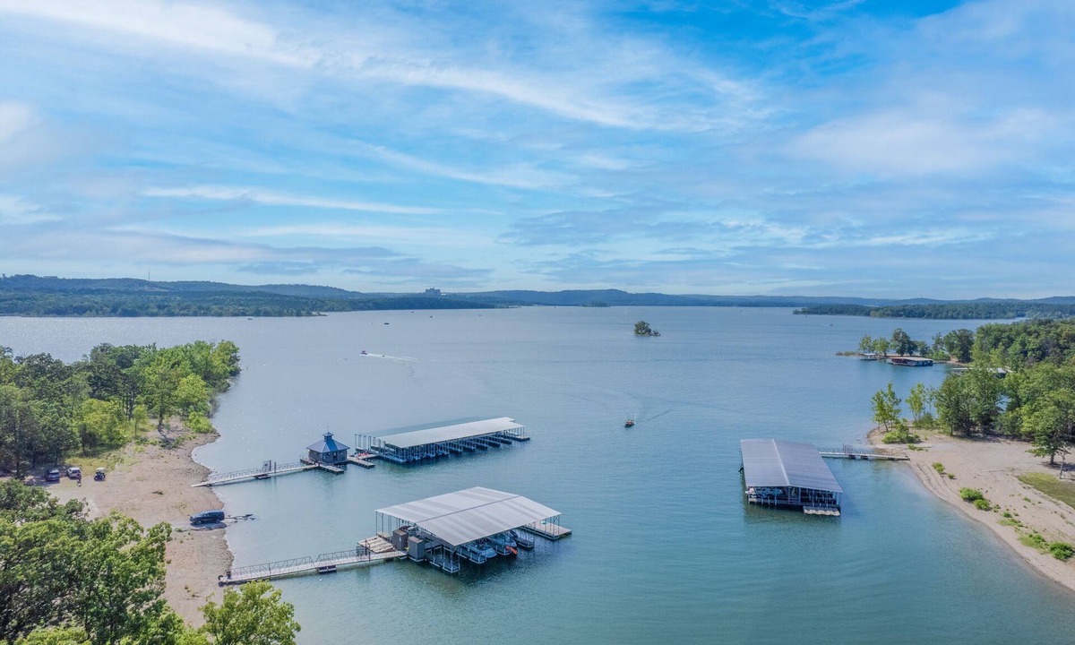 Indian Point Apartment | King Bed, Private Balcony, Lake View - Must See! - Indian Point (U1502A)