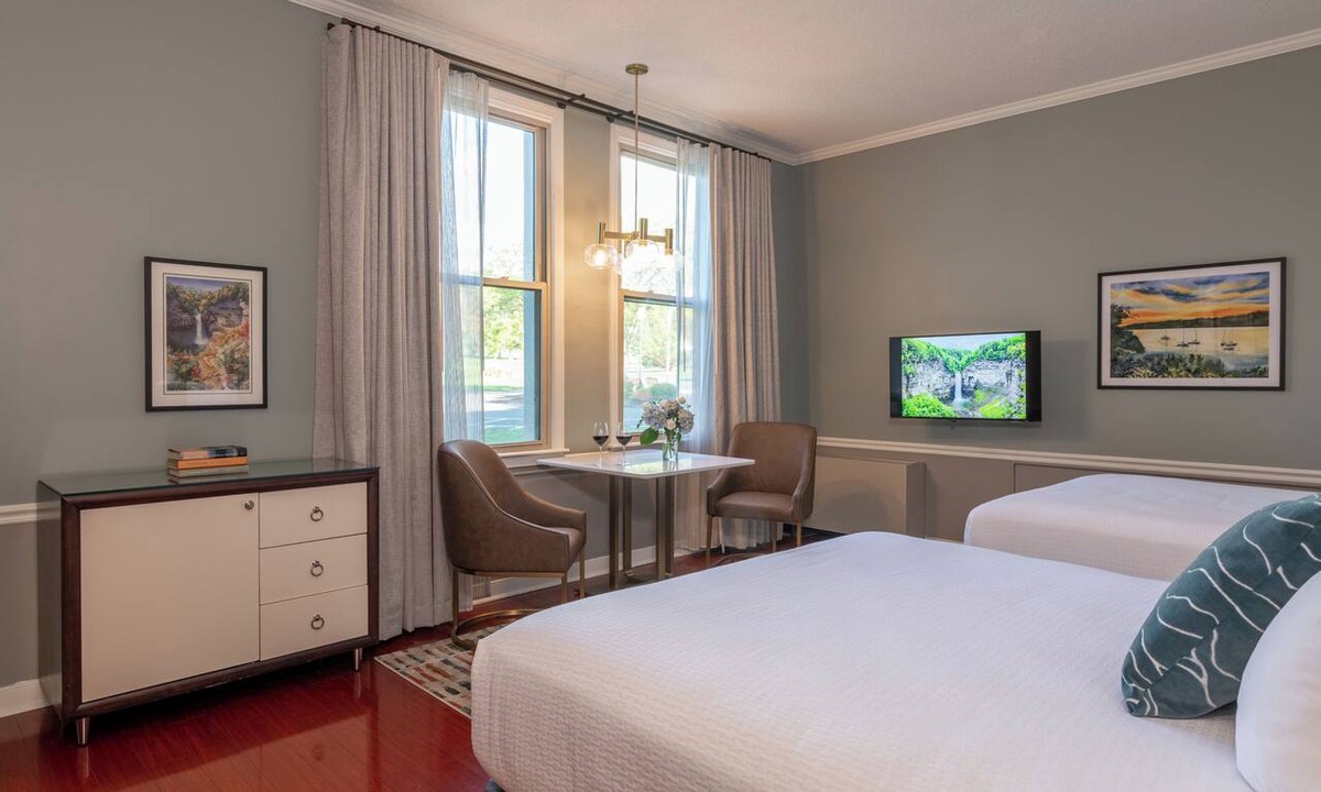 South Hill Hotel | La Tourelle Inn & Spa