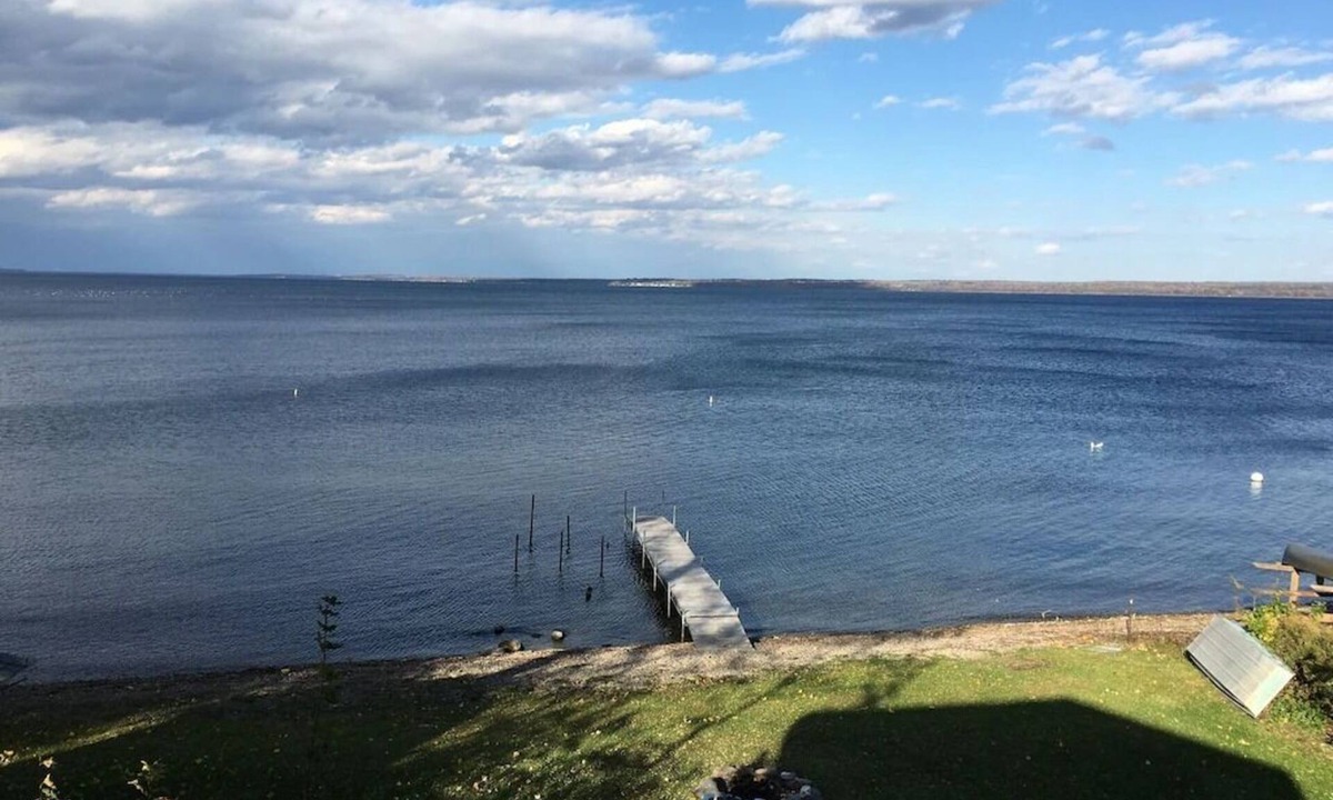 Town of Torrey House | Lake Dreamin-Seneca Lake-Waterfront-Hot Tub-Wine Trail, 100ft Private Level Beach-Pets OK