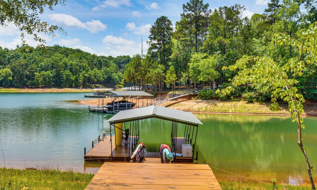Lavonia House | Lake Hartwell Family Getaway w/Dock & Water Views