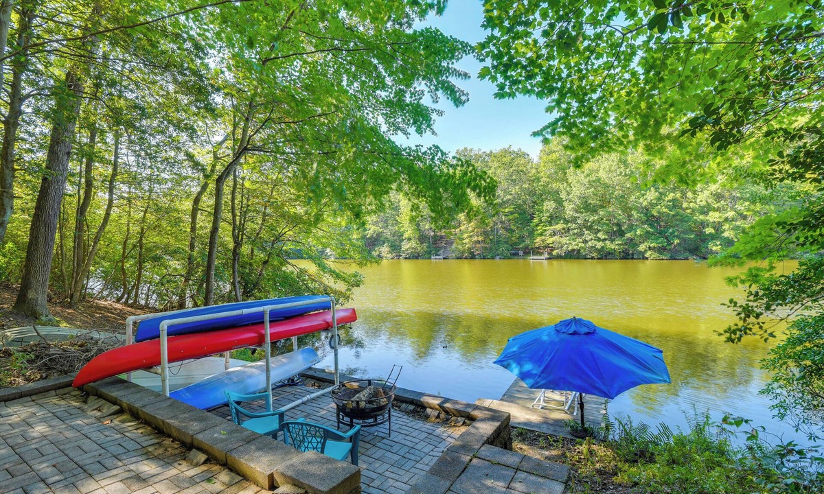 Chesapeake Ranch Estates-Drum Point House | Lakefront Cabin near Solomons Island w/Hot Tub