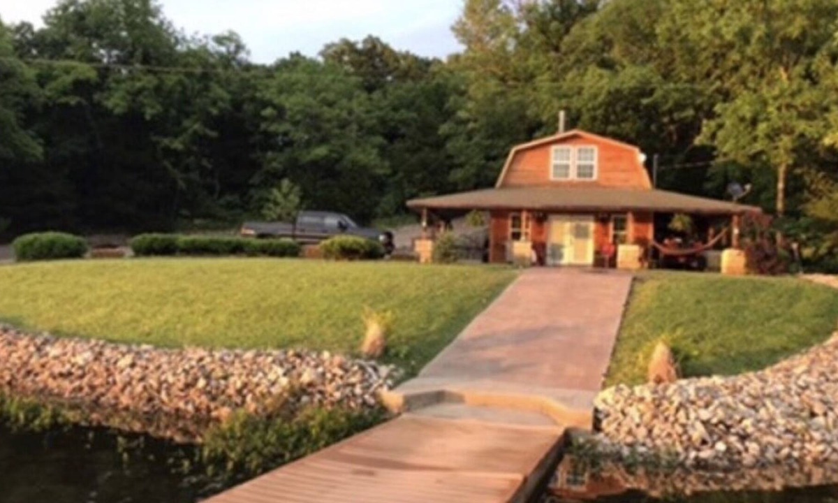 Fort Scott Cabin | Lakefront cabin tucked away in a private setting.