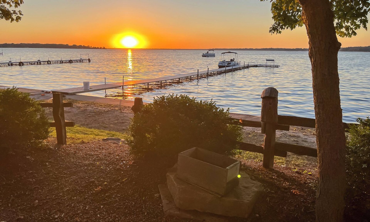 Cecil Cabin | Lakefront Cabin w/Shared Beach in Cecil!