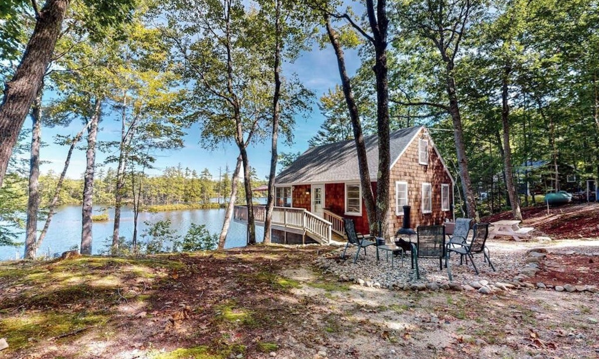 Pine River Pond House | Lakefront cottage with deck, patio, firepit, AC & W/D - secluded location