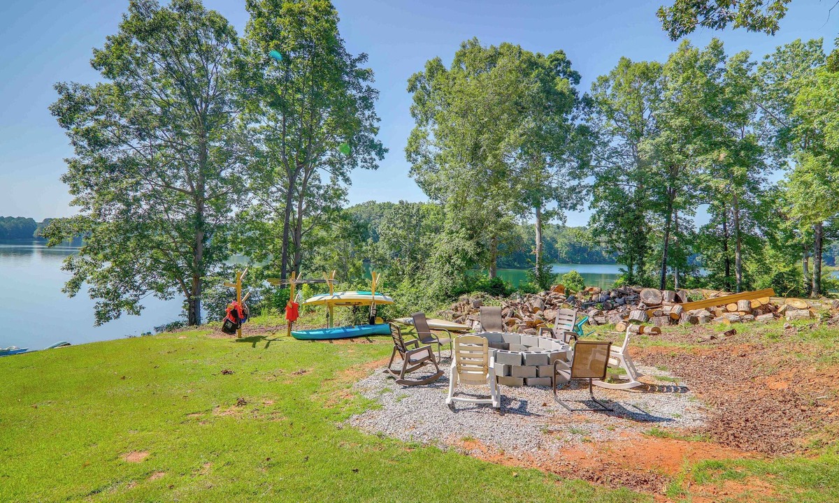 Bogart House | Lakefront Getaway w/Porch in Athens Area!