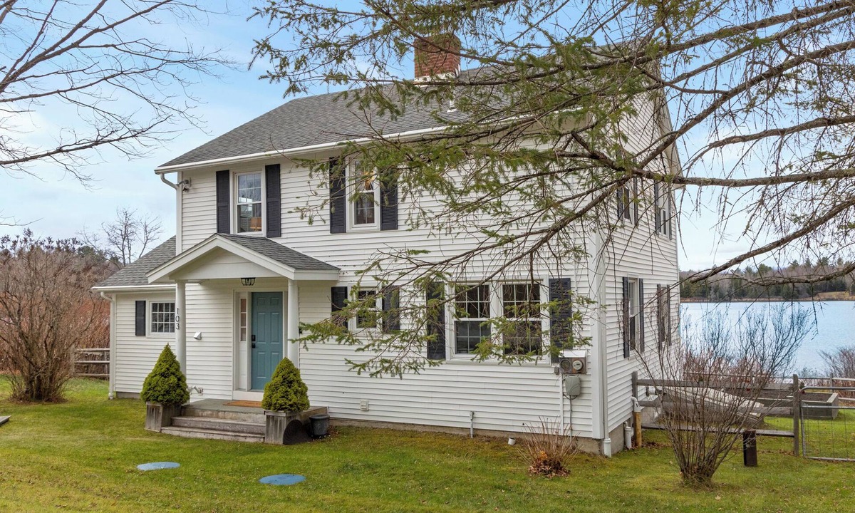 Belmont House | Lakefront home in VT near Okemo and Killington. Minutes to Skiing!