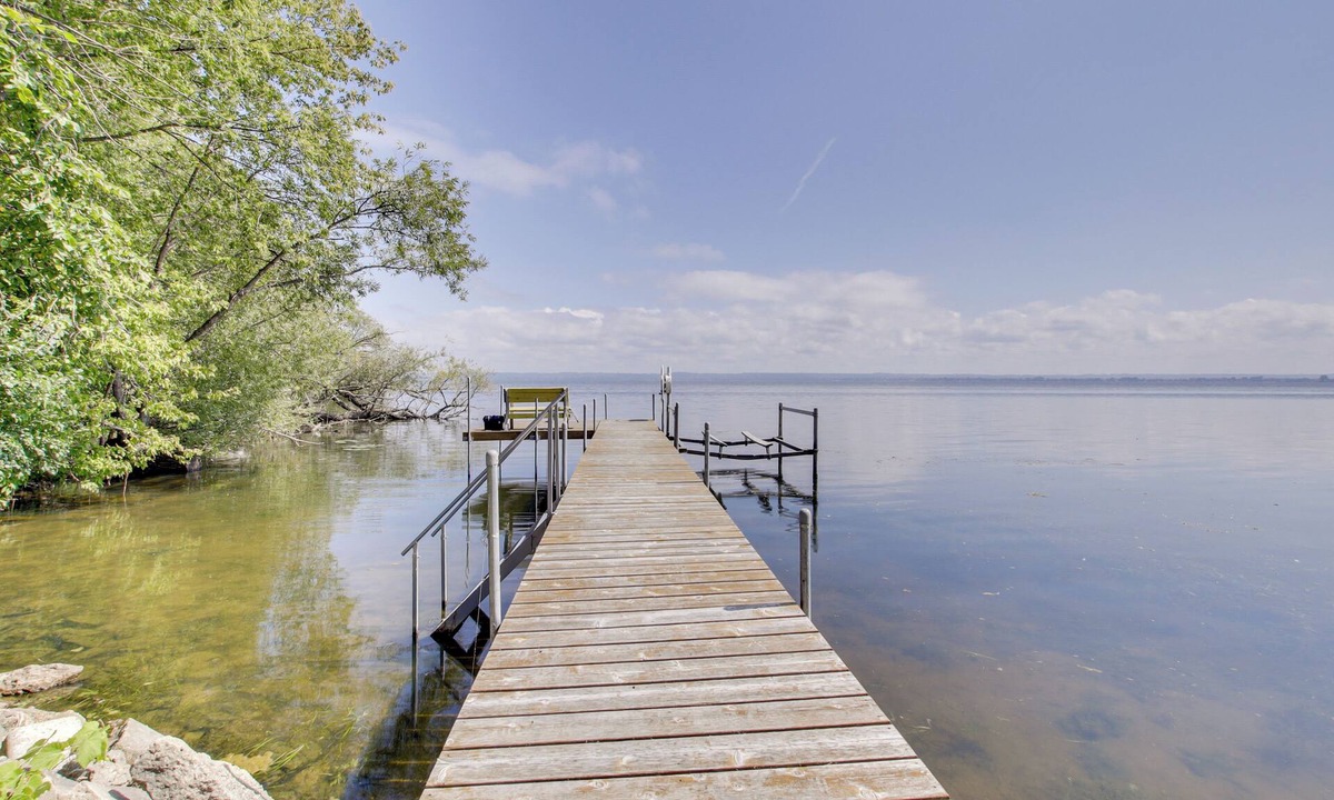 Fond du Lac House | Lakefront Home W/Dock Near Fond Du Lac