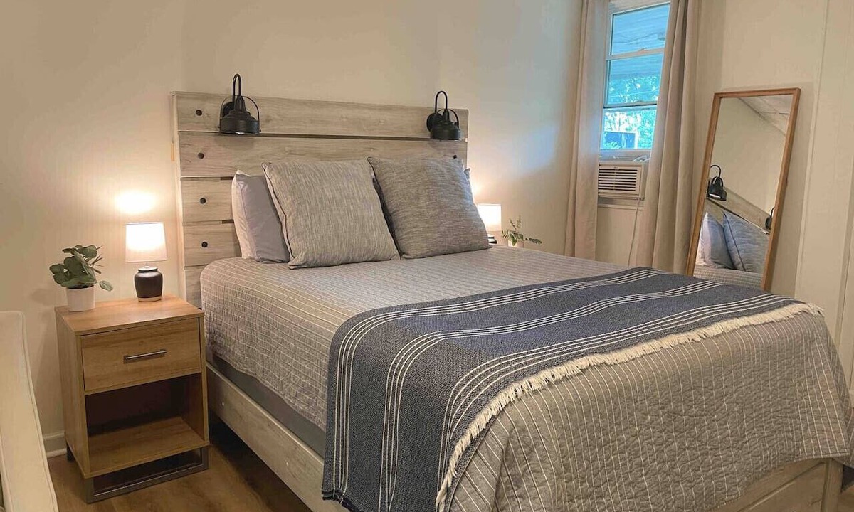 Round Lake Apartment | Lakeview Suite near SPAC & Saratoga Racetrack