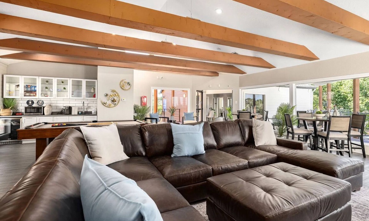 North Arlington Apartment | Landing Apartments Near AT&T Stadium & Six Flags