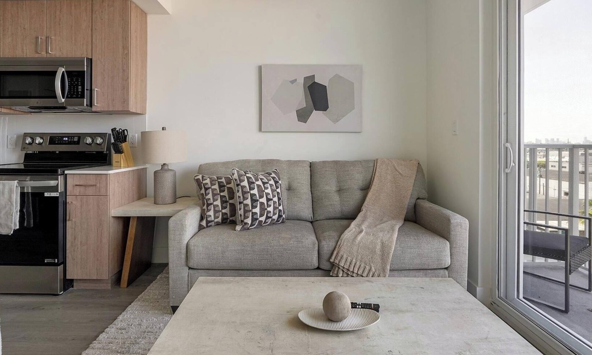 Hialeah Apartment | Landing | Spectacular 2BD, Gym