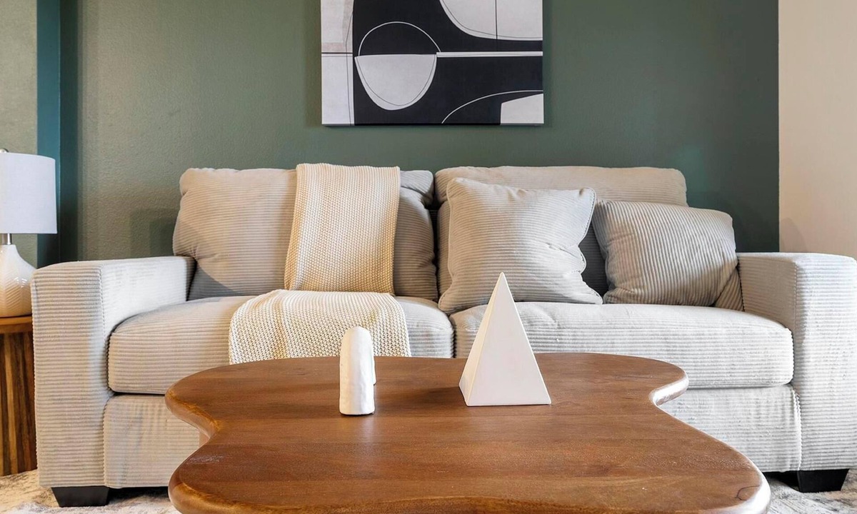 Buda Apartment | Landing | Stunning 1BD, Game Room, Gym