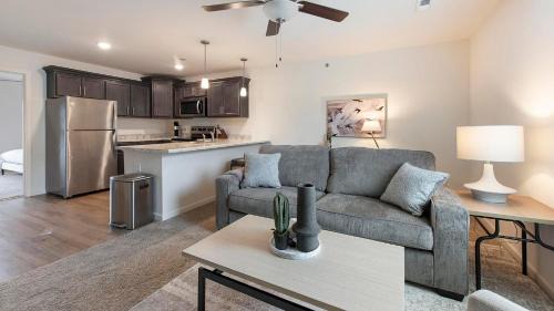 Lyman Apartment | Landing Stunning 1BD Gym Clubhouse