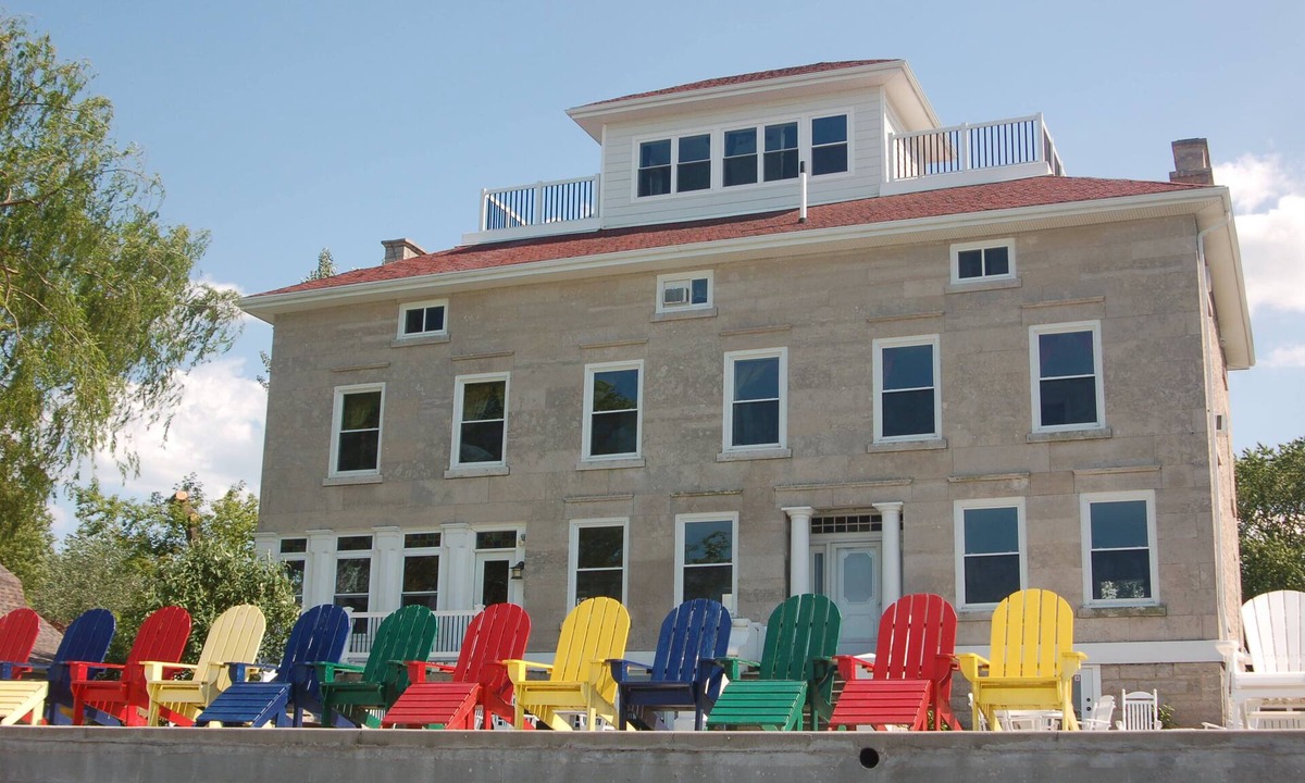 Marblehead House | LARGE HISTORIC HOME ON LAKE ERIE! PERFECT FOR REUNIONS! OCT 16-18 OPEN!