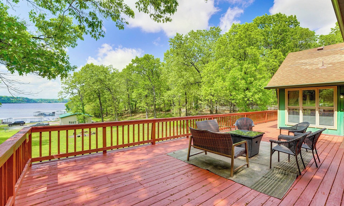 Grove Cottage | Large Lakefront Home Pool, Hot Tub & Boat Dock