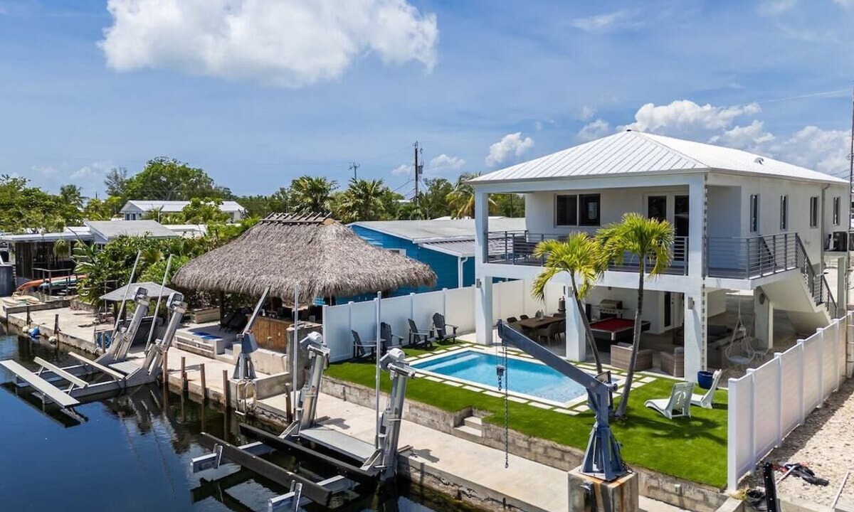 Cross Key Waterways House | Las Olas