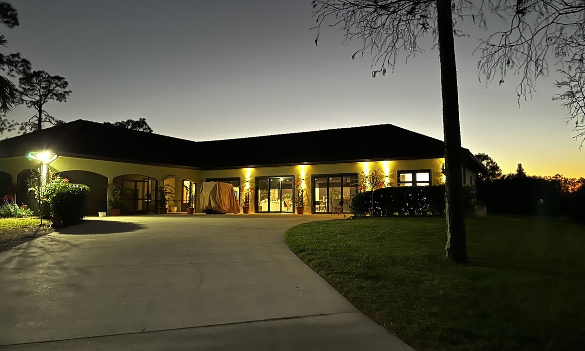 Oakes Estates House | LOCATION , LOCATION, LOCATION ! LUXURY OAKES ESTATES HOME FOR SEASONAL RENTAL
