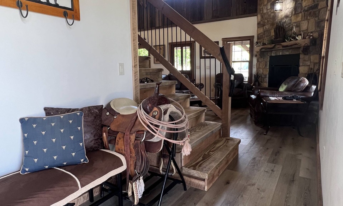 Hermann Cabin | LODGE AT SADDLE RIDGE. Just five minutes from Hermann.