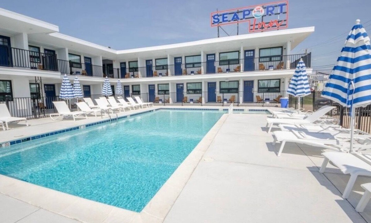 North Wildwood Condo | Look No Further! Renovated 1 B/R Condo 1 Blk from the Beach with beautiful pool
