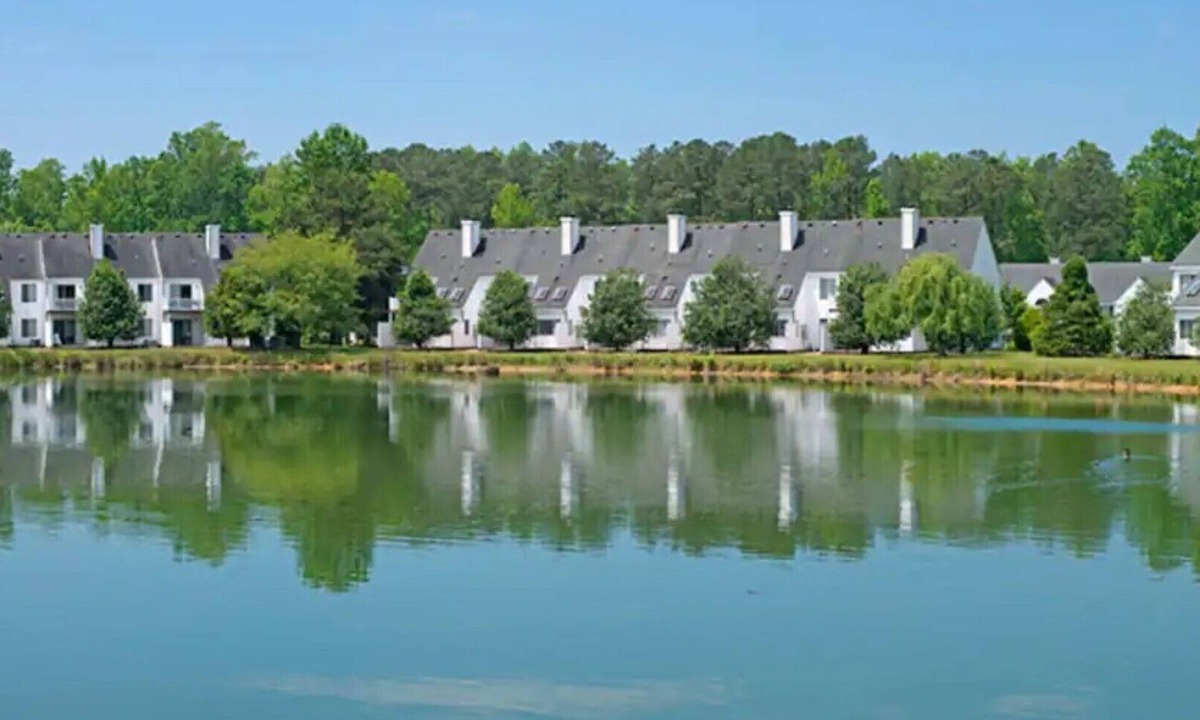 Berkeley Resort | Low Rates for The Historic Powhatan Resort