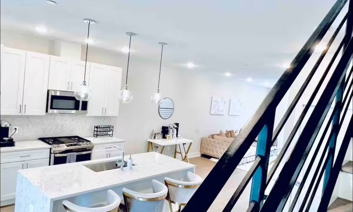 Trinidad House | Luxurious 3-BDR Penthouse @ H St Corridor w/Private Rooftop & Parking