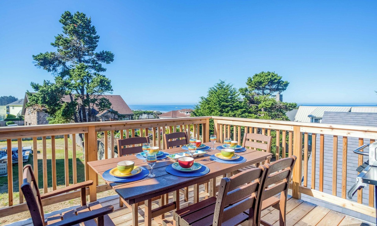 Roads End House | Luxurious Accommodations, Hot Tub & Easy Beach Access Nearby - Ocean Perch
