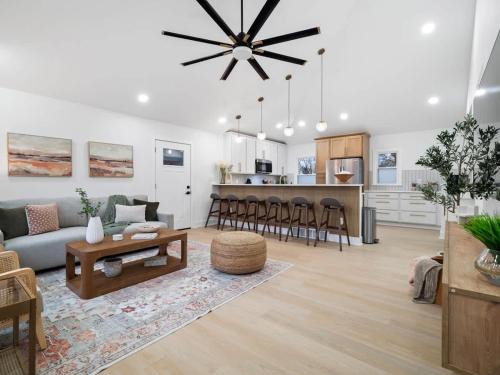 Cuyahoga County House | Luxurious Retreat with Sauna and Modern Design