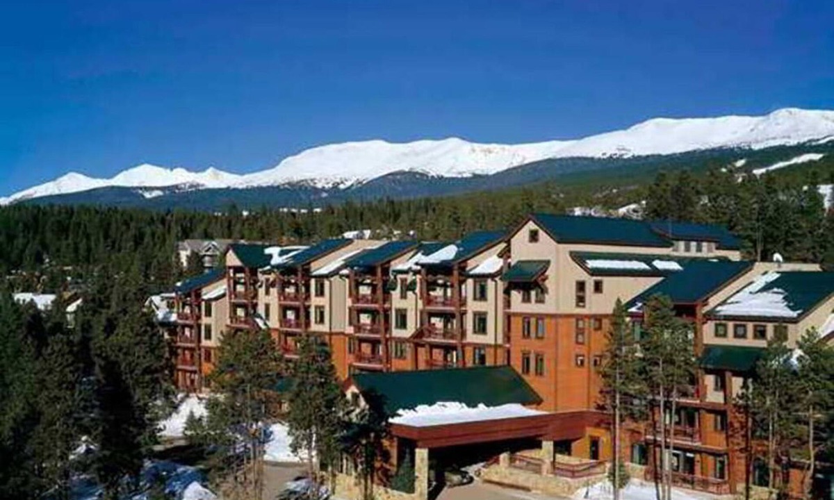Peak 9 Hotel | Luxurious Valdoro Mountain Lodge. Cozy 3 bedroom and 3 bath (sleeps 8)