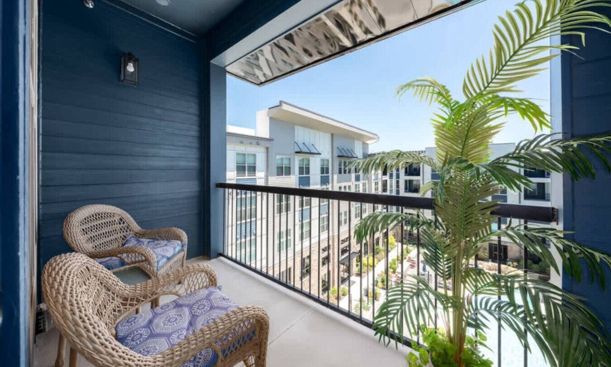 Crestline Heights Apartment | Luxury Apartment: Pool, Near Grandview Medical