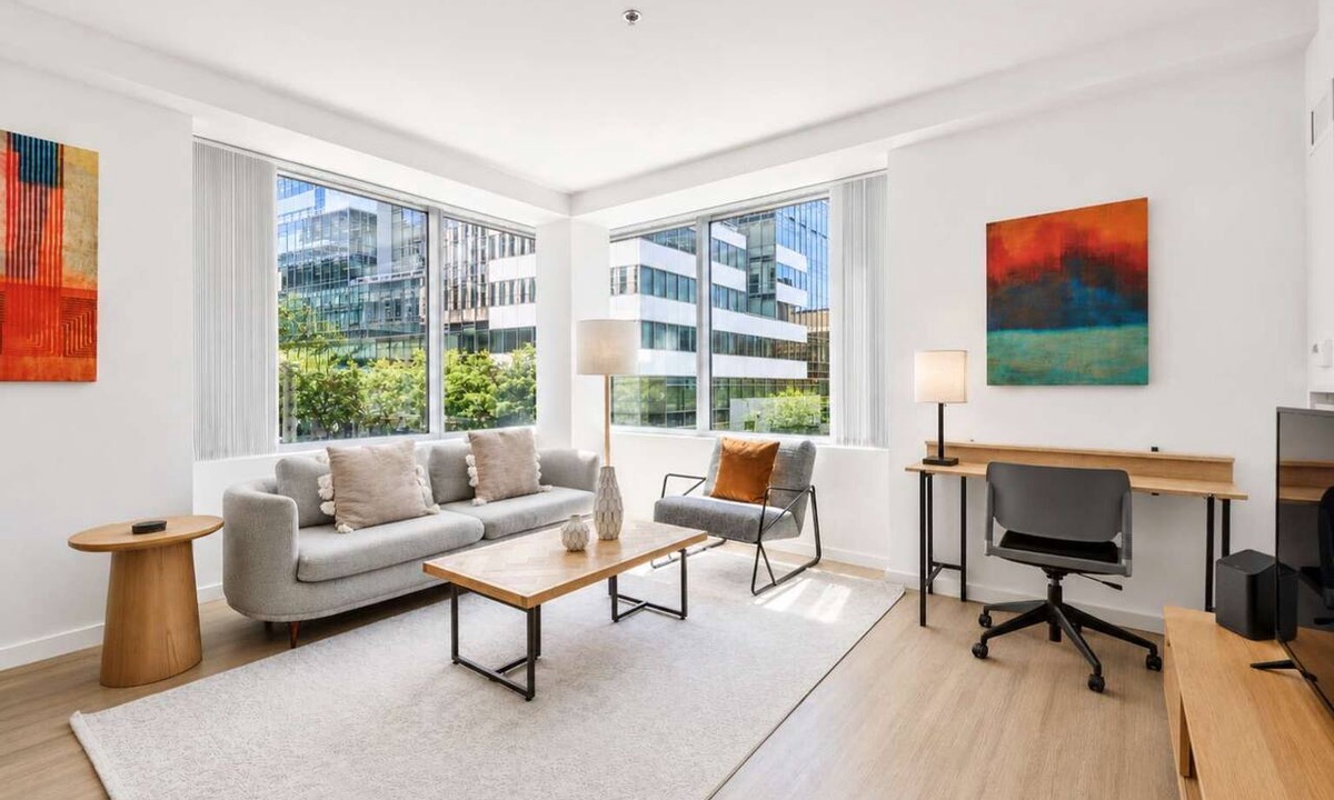 East Cambridge Apartment | Luxury Apt | Terrace with Grills & Lounge