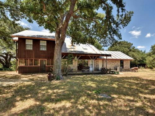 Austin House | Luxury Country Cottage with Private Pool | Sleeps 16 | Perfect for Families & Groups