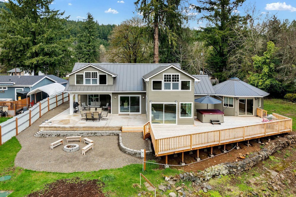 Leaburg House | Luxury McKenzie River Retreat Near Lloyd Knox Park & Leaburg Lake, Oregon