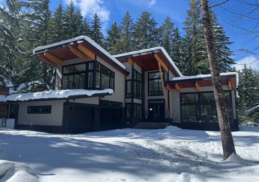 Enumclaw Ski Chalet | Luxury Mountain Getaway Near Crystal & Rainier