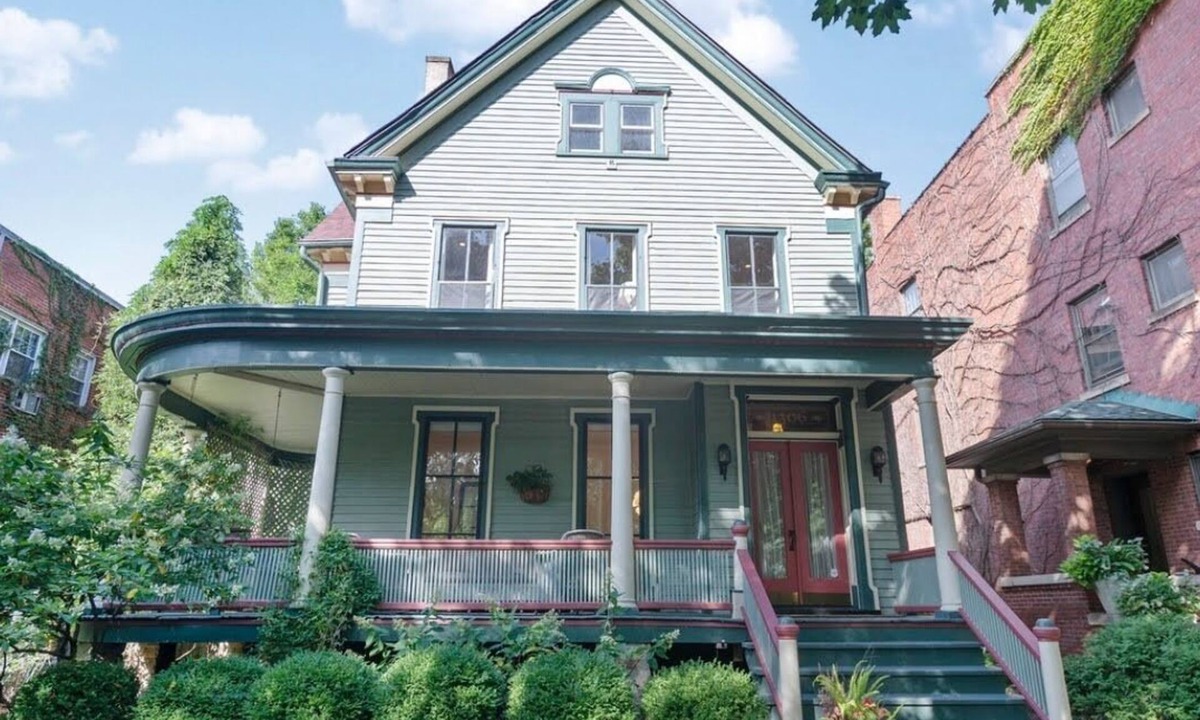 Evanston House | Luxury stay walking distance to Metra, El, the Lake, and Northwestern