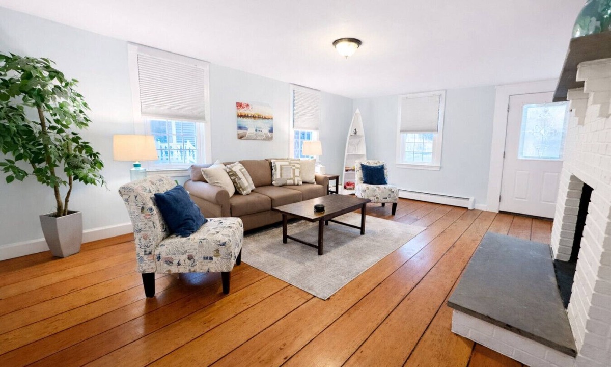 Yachting Village House | Magnolia Portside – Whole 4BR Home on Thames St