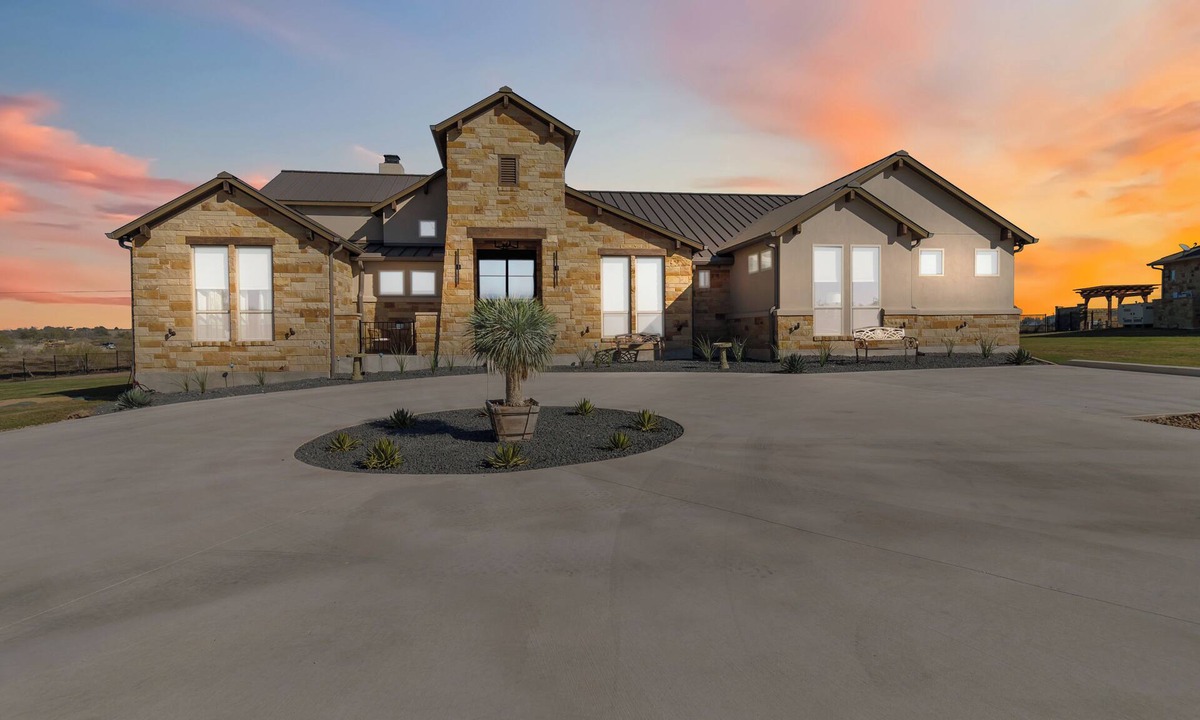 Manor House | Magnolia Ranch Cottage Private Luxury Retreat ★New · 5 bedrooms · 5bd · 4ba