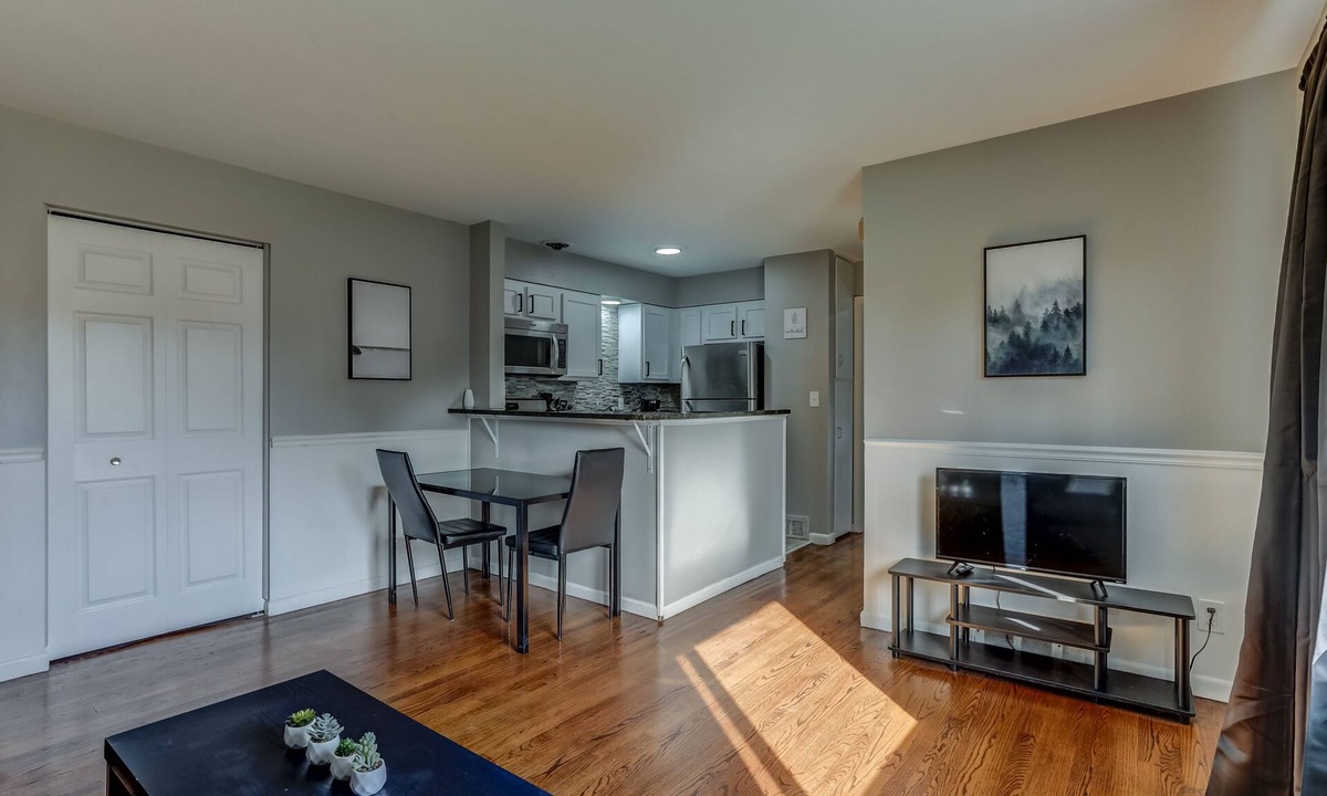 Royal Oak Apartment | Main Street Luxury One Bedroom Apartment bedroom Downtown Royal Oak