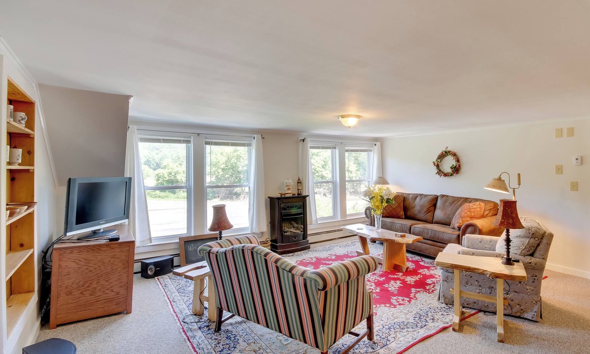 Manchester Center Apartment | Manchester Center Retreat w/Mtn View, Near Skiing