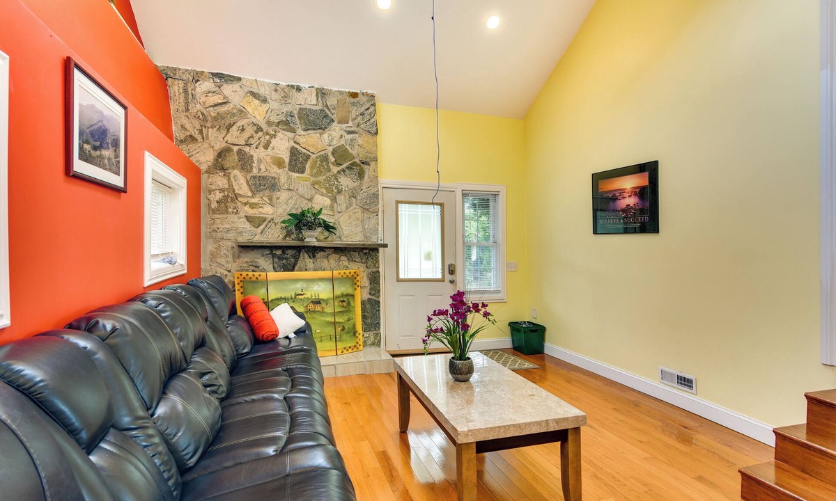 Somerset House | Massachusetts Vacation Rental: 5 Mi to Fall River