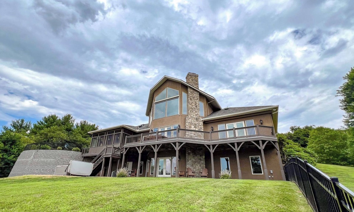 Lansing Cabin | MEMORIAL DAY AVAIL Mount Ever After-4BR/4BA Luxury Home w/Hot Tub