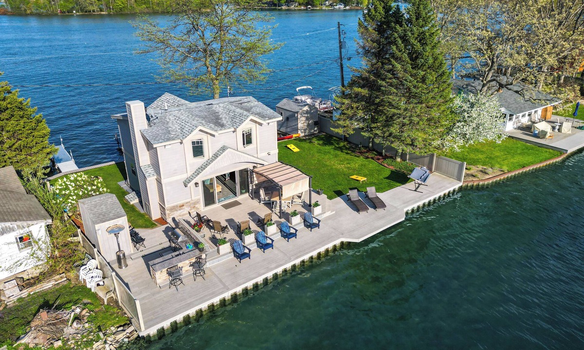 Argentine House | Michigan Island Lake House w/Pontoon Boat!