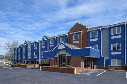 Cornelius Hotel | Microtel Inn by Wyndham Lake Norman