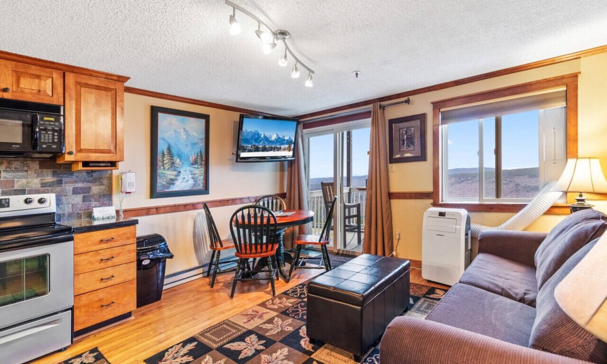 Edray Condo | ML278 Mountaintop Retreat! Enchanting mountain/lake view! WiFi, near village